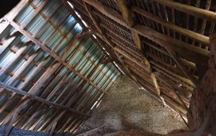 Immeuble PEROLS-SUR-VEZERE (19170)  100 m2 15 000 € 