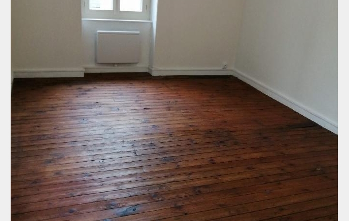 Immeuble SAINT-LEONARD-DE-NOBLAT (87400)  100 m2 139 000 € 