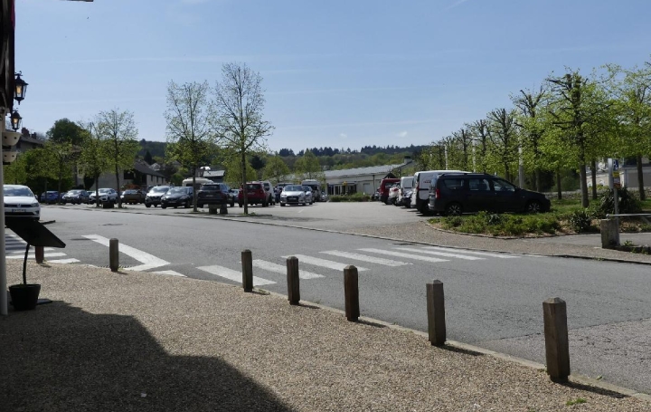 Activité commerciale EYMOUTIERS (87120)  1 000 m2 146 000 € 