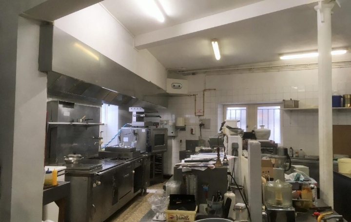 Activité commerciale EYMOUTIERS (87120)  1 000 m2 146 000 € 