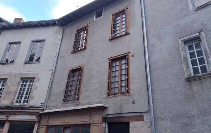 Immeuble SAINT-LEONARD-DE-NOBLAT (87400)  110 m2 148 000 € 