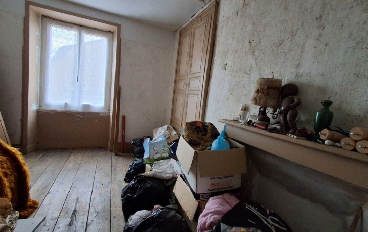 Maison LINARDS (87130)  252 m2 129 000 € 