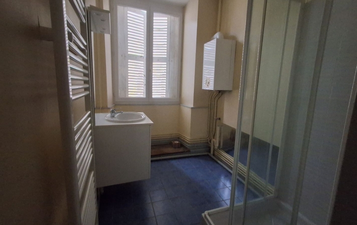 2 Pièces SAINT-LEONARD-DE-NOBLAT (87400)  41 m2 26 000 € 