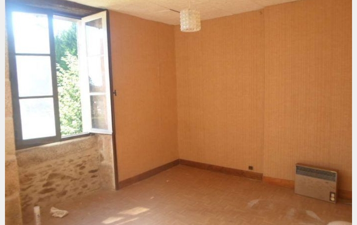 Immeuble BUJALEUF (87460)  240 m2 107 000 € 