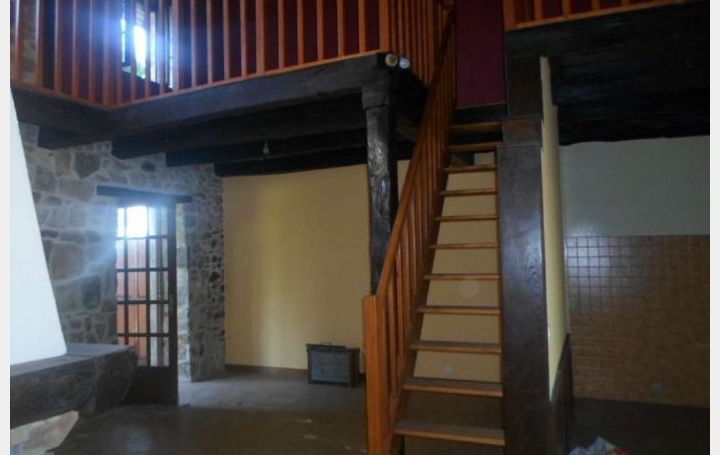 Immeuble BUJALEUF (87460)  240 m2 107 000 € 