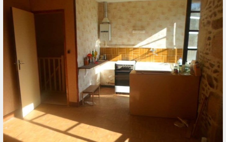 Immeuble BUJALEUF (87460)  240 m2 107 000 € 