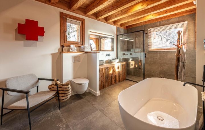 Maison MONTRIOND (74110)  370 m2 3 450 000 € 