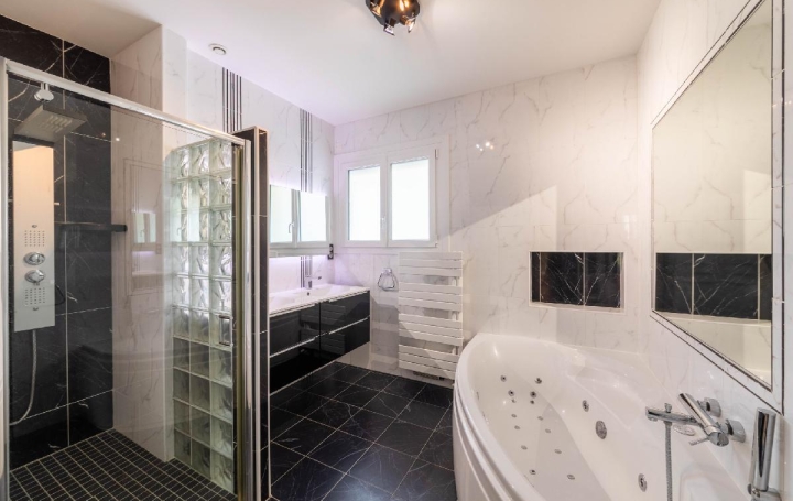 Maison FOULAYRONNES (47510)  181 m2 420 000 € 