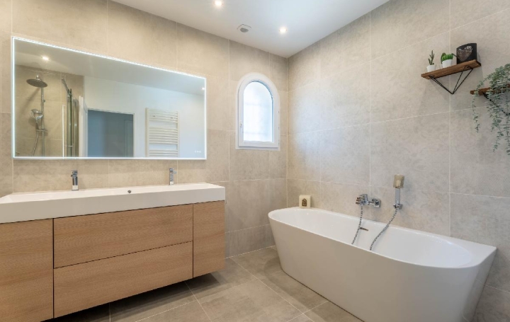 Maison CHAPONOST (69630)  176 m2 897 000 € 