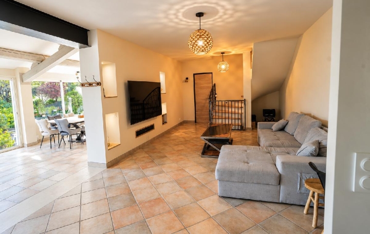 Maison SAINT-PAUL-TROIS-CHATEAUX (26130)  183 m2 480 000 € 