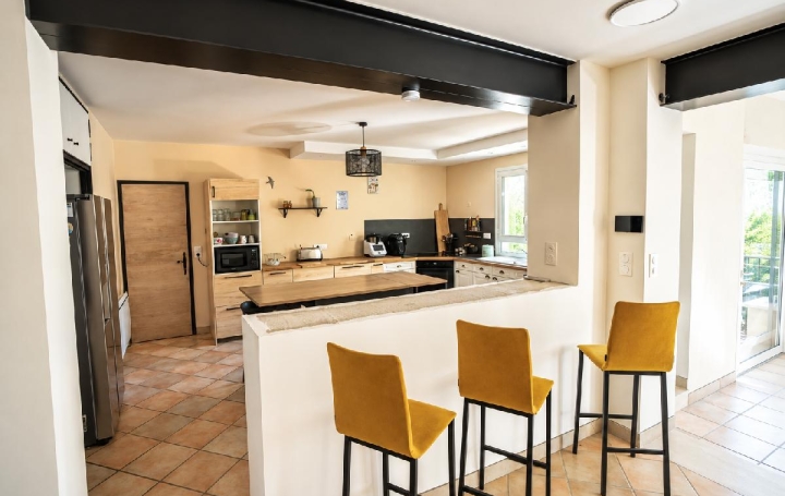 Maison SAINT-PAUL-TROIS-CHATEAUX (26130)  183 m2 480 000 € 