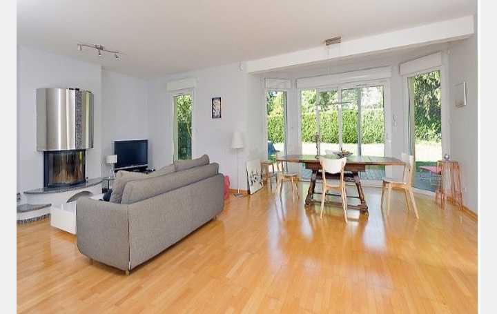 Maison SAINT-GENIS-POUILLY (01630)  190 m2 895 000 € 