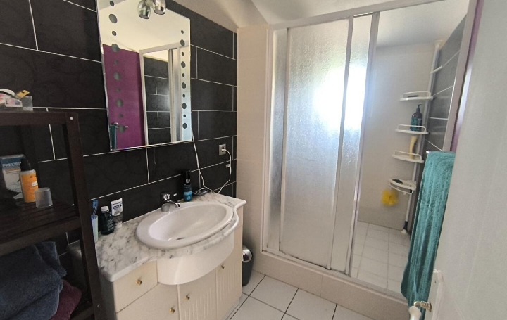 Maison RAUZAN (33420)  215 m2 180 000 € 