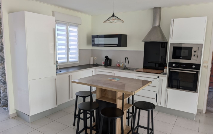 Maison COURCON (17170)  88 m2 1 100 € 