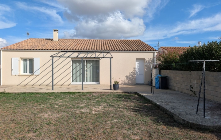 Maison COURCON (17170)  88 m2 1 100 € 