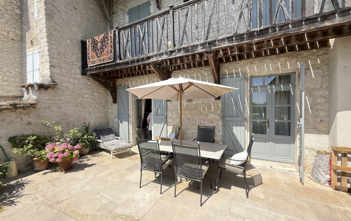 Maison de village CASTELNAU-MONTRATIER (46170)  430 m2 750 000 € 