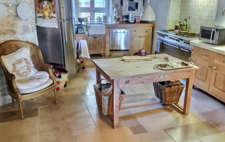 Maison de village CASTELNAU-MONTRATIER (46170)  430 m2 750 000 € 