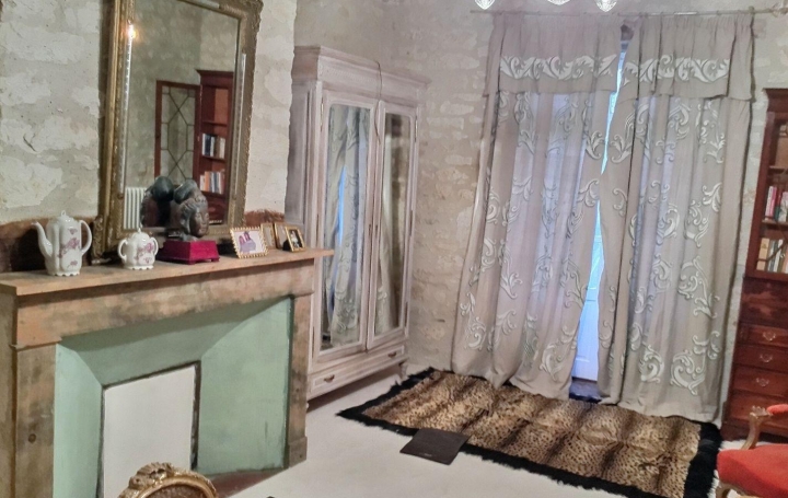 Maison de village CASTELNAU-MONTRATIER (46170)  430 m2 750 000 € 