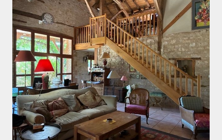 Maison CASTELNAU-MONTRATIER (46170)  194 m2 328 000 € 