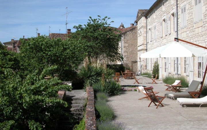 Réseau Immo-diffusion : Maison de village  MONTPEZAT-DE-QUERCY  800 m2 740 000 € 