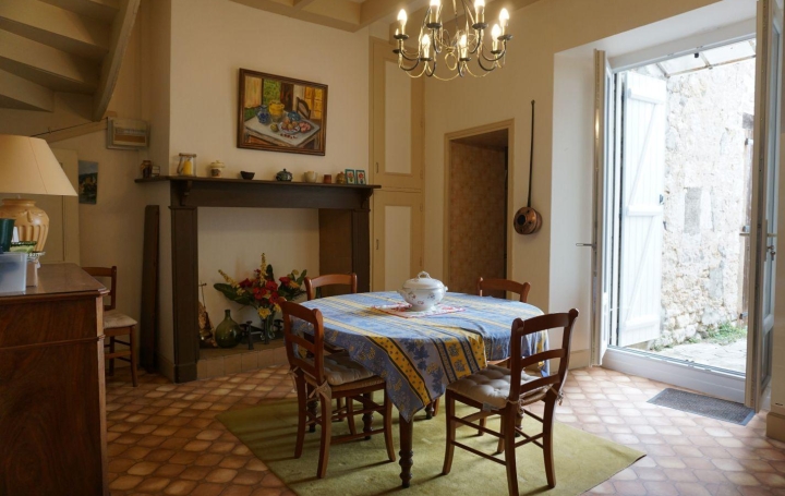 Réseau Immo-diffusion : Maison de village  CASTELNAU-MONTRATIER  150 m2 189 500 € 