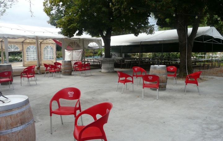 Activité commerciale CASTELNAU-MONTRATIER (46170)  330 m2 150 000 € 