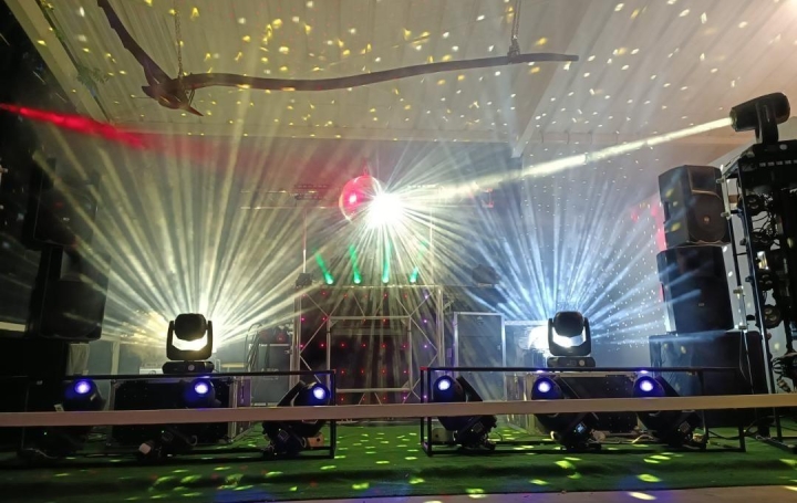 Activité commerciale CASTELNAU-MONTRATIER (46170)  330 m2 150 000 € 