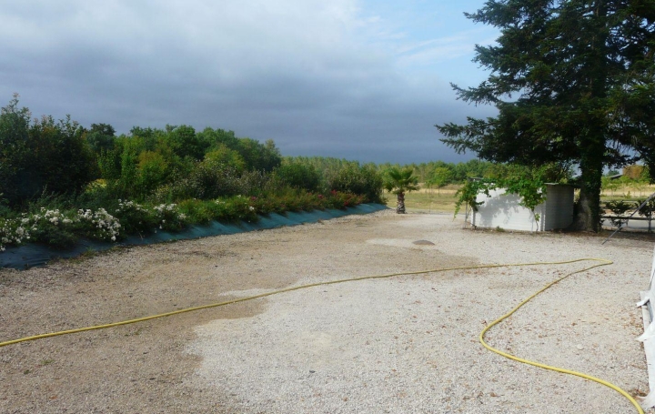 Activité commerciale CASTELNAU-MONTRATIER (46170)  330 m2 150 000 € 