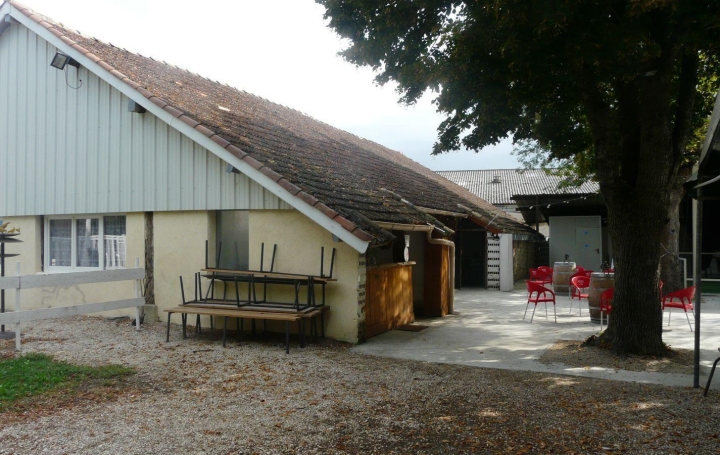 Activité commerciale CASTELNAU-MONTRATIER (46170)  330 m2 150 000 € 