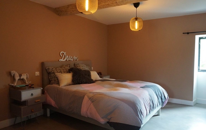 Maison MONTDOUMERC (46230)  234 m2 566 800 € 