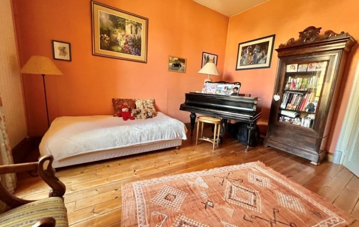 Maison MENDE (48000)  232 m2 442 000 € 