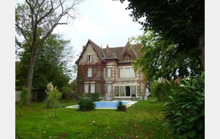 Réseau Immo-diffusion : Propriété  GROSSOUVRE  627 m2 472 000 € 