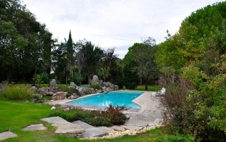 Réseau Immo-diffusion : Maison  VIOLS-EN-LAVAL  300 m2 890 000 € 